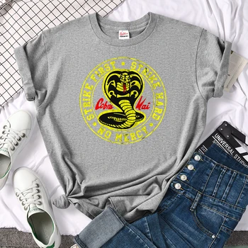Kratek Rokav Vrhovi Cobra Kai Natisniti Moda Toplo ženska Majica s kratkimi rokavi Smešno Priložnostne T-Shirt Za Žensko Harajuku Hip Hop Ženske Oblačila