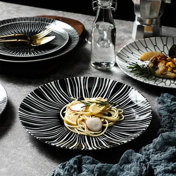 Preprosta in ustvarjalno namizna Zahodni hrane ploščo špageti ploščo Zahodni sladico plošče osebno restavracija ploščo jedi
