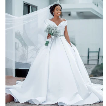Preprosto Belo Črto Saten Poročne Obleke V Vratu Kristalno Krila Plus Velikost Poroka Oblek Pleat Krilo Afriki Poročne Obleke