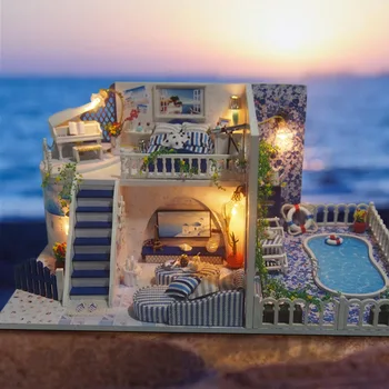 Santorini DIY Lesena Lutka Hiša z LED Ročno Pohištvo Miniaturni Model, Igrače, Pripomočki za Otroke Ustvarjalno Božično Darilo