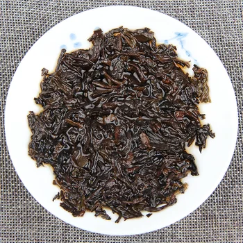 Visoko kakovostna Kitajska Yunnan Menghai Zrel torto naravnih organskih za hujšanje Uporabite keramični lonec, čaj